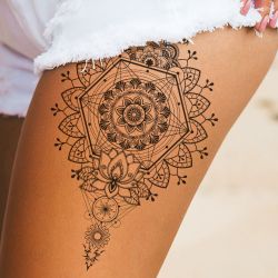 Faux tatouage femme grand mandala géométrie