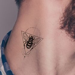 Tatouage éphémère abeille géométrique