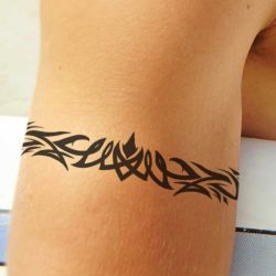 Tatouage bracelet tribal