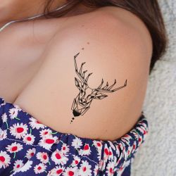 tatouage éphémère cerf géométrique