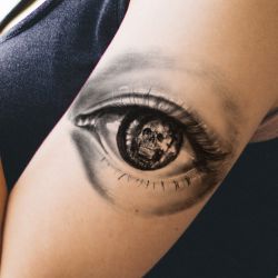 tatouage éphémère oeil de la mort