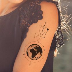 Tatouage éphémère lignes et planètes