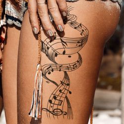 Tatouage temporaire femme Notes de musique