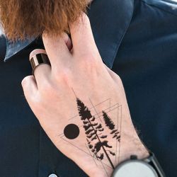 Tatouage temporaire géométrique forêt