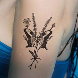 Tatouage temporaire papillon lavandes et fleurs