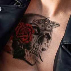 Tatouage temporaire rose de la mort