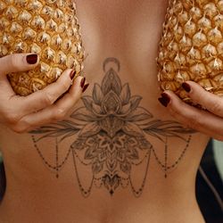 tatouage éphémère underboob lotus ornements