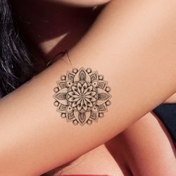 Tatouage temporaire femme petit mandala #4