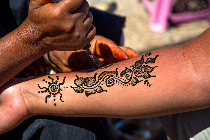 dangers tatouage au henné noir